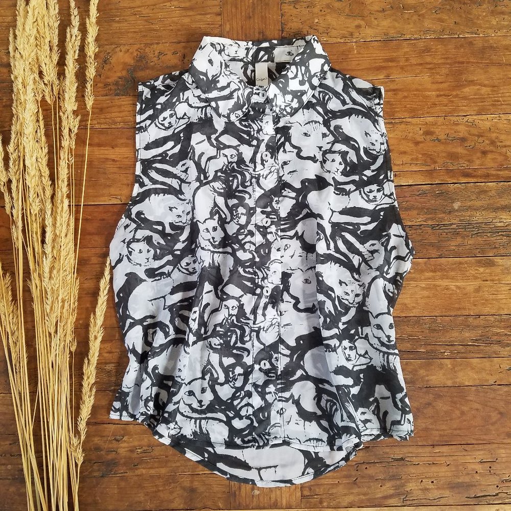 Cat Print sleeveless chiffon crop button down